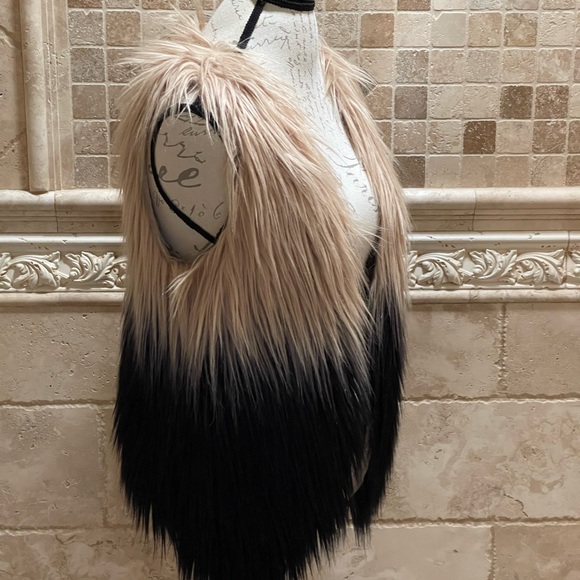 Skies Are Blue ombre faux fur vest - Picture 5 of 8